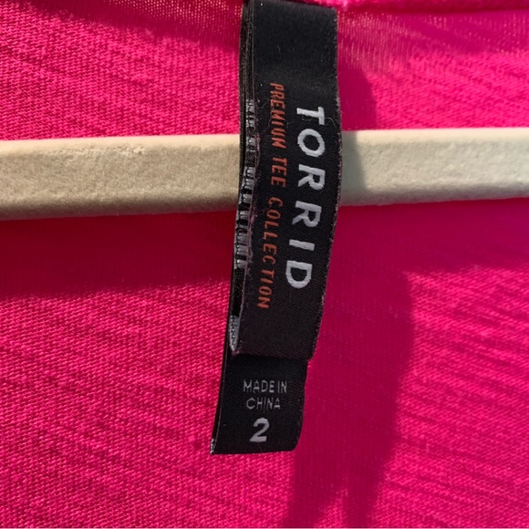 TORRID Women’s Pink V-neck Short Sleeve T-Shirt with Pocket Plus Size 2 - Picture 3 of 8